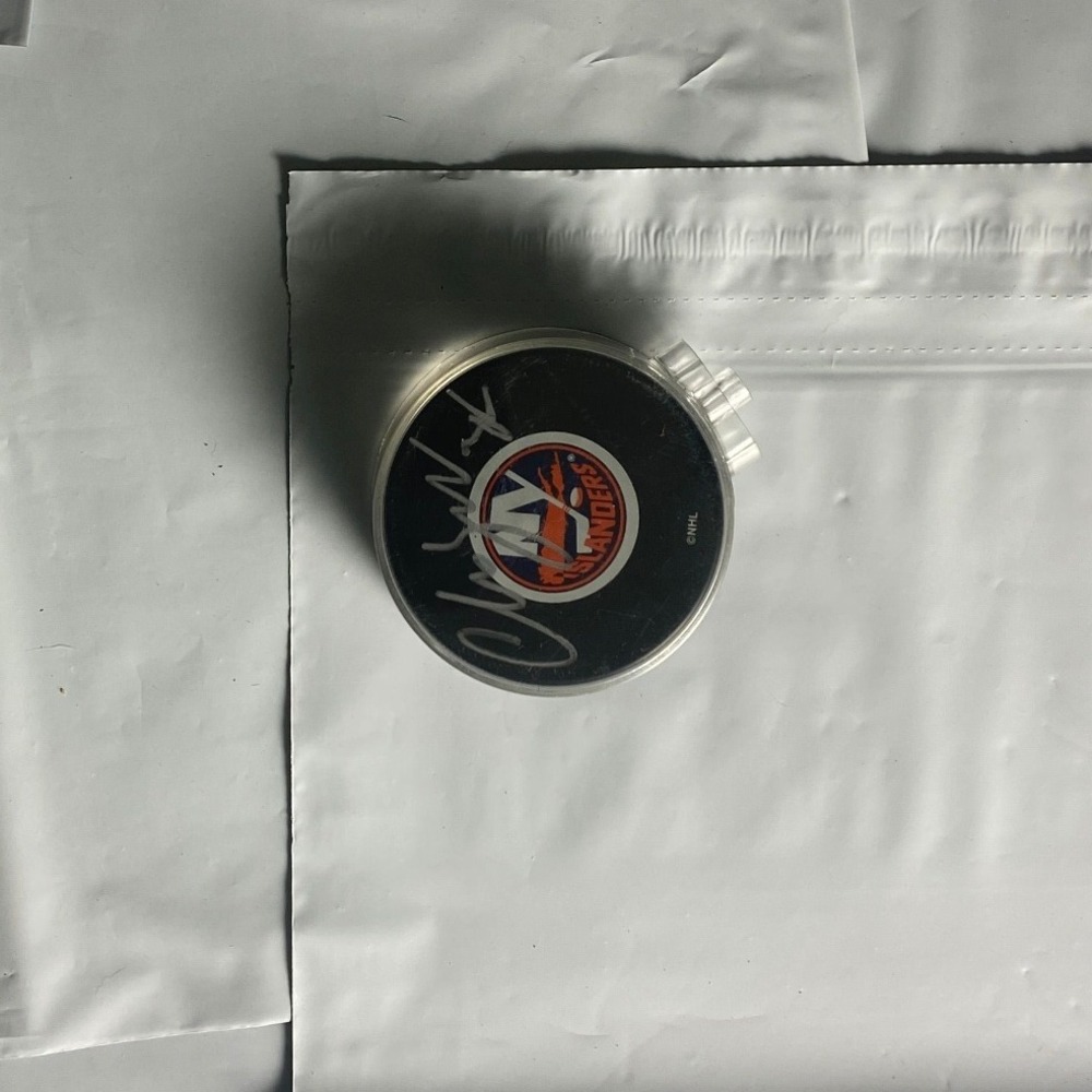 New‎ York Islanders Signed Hockey Puck Autographed Collectible